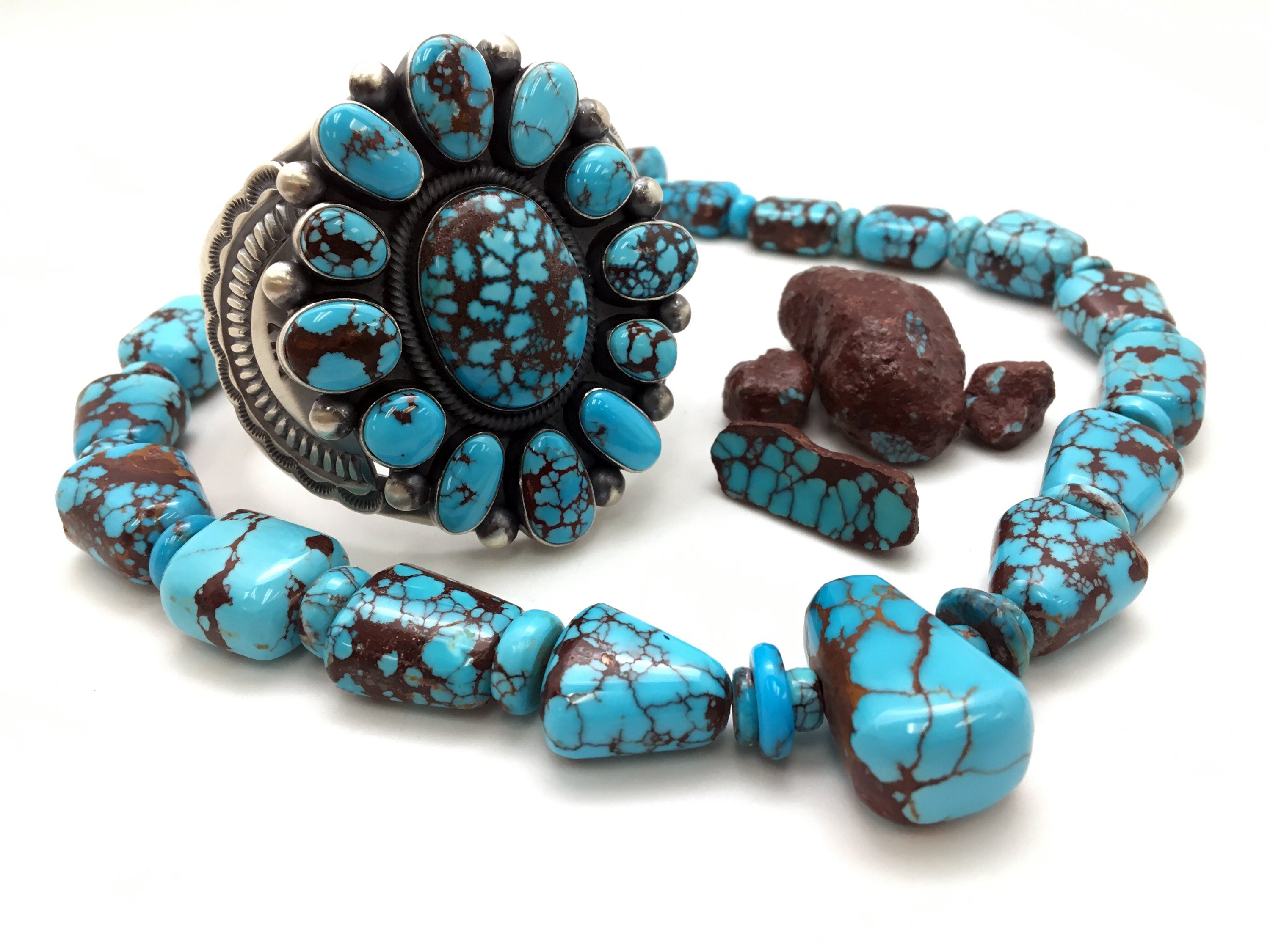 FAMILY HEIRLOOM JEWELRY A GIFT WORTH PASSING DOWN